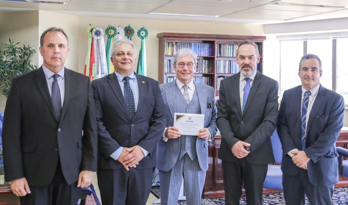Presidente do TRF4 recebe atual e o futuro superintendente da Polícia Federal no RS