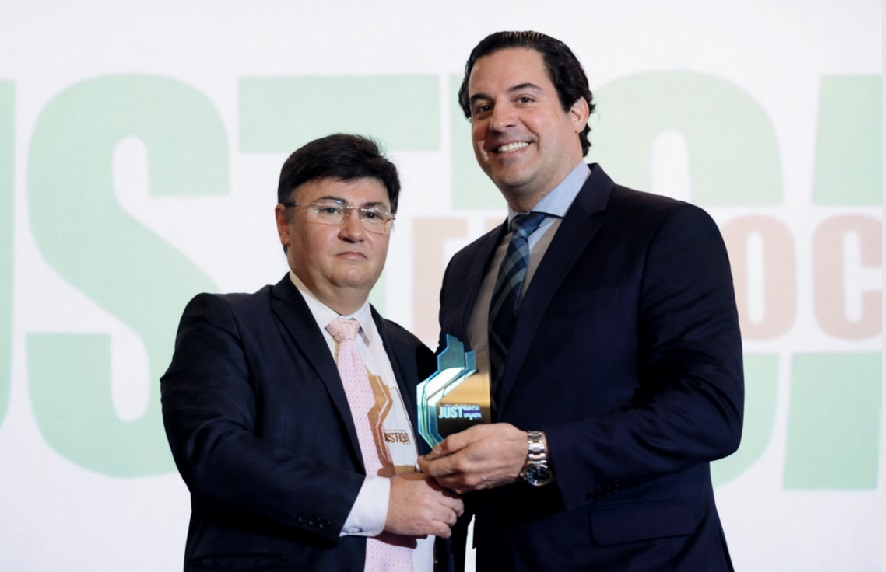 Francisco Camargo recebe Prêmio Nacional Justiça em Foco