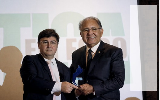 Oscar Silva recebe Prêmio Nacional Justiça em Foco