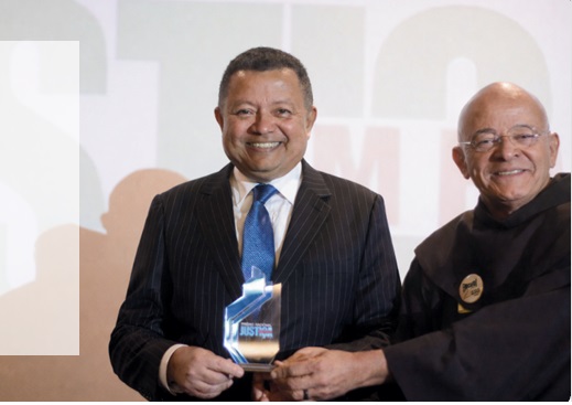 Márlon Reis recebe Prêmio Nacional Justiça em Foco