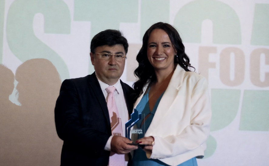 Jéssica Peixoto de Farias recebe Prêmio Nacional Justiça em Foco