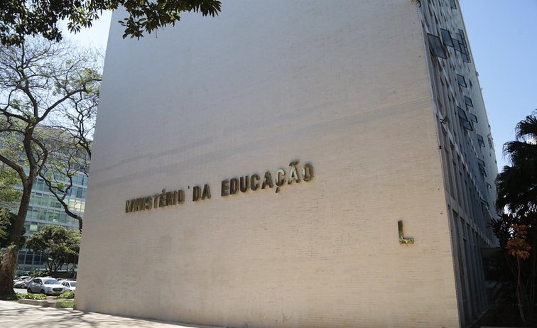 Enamed vira campo de batalha entre MEC e faculdades de medicina