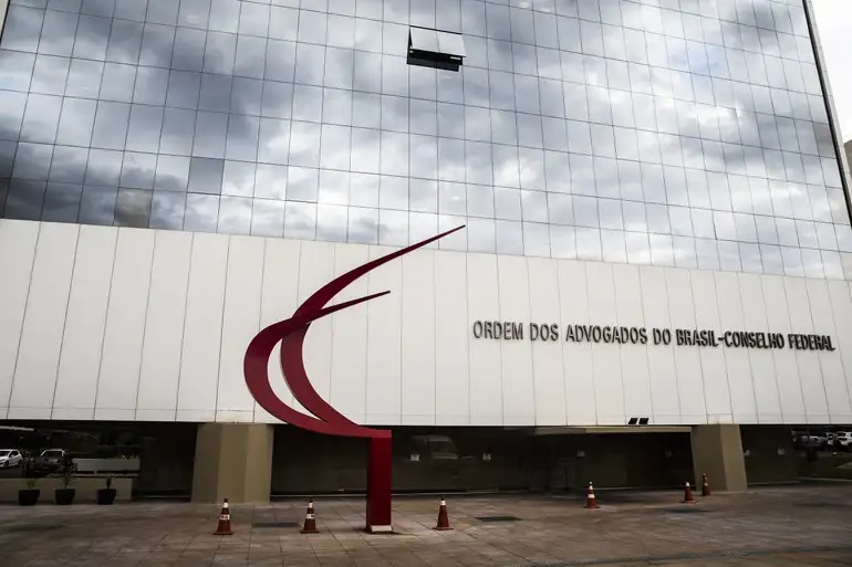 OAB, PSOL, PT e organizações da sociedade civil contestam no STF fim das cotas em SC