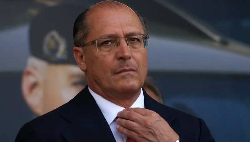 Alckmin articula volta da Avibras