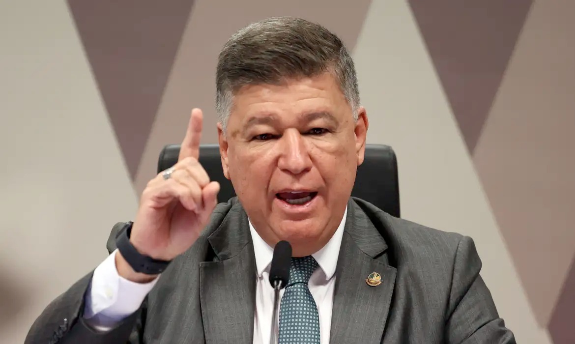 Senador Carlos Viana pede ao STF revisão de decisão que barrou depoimento de Vorcaro