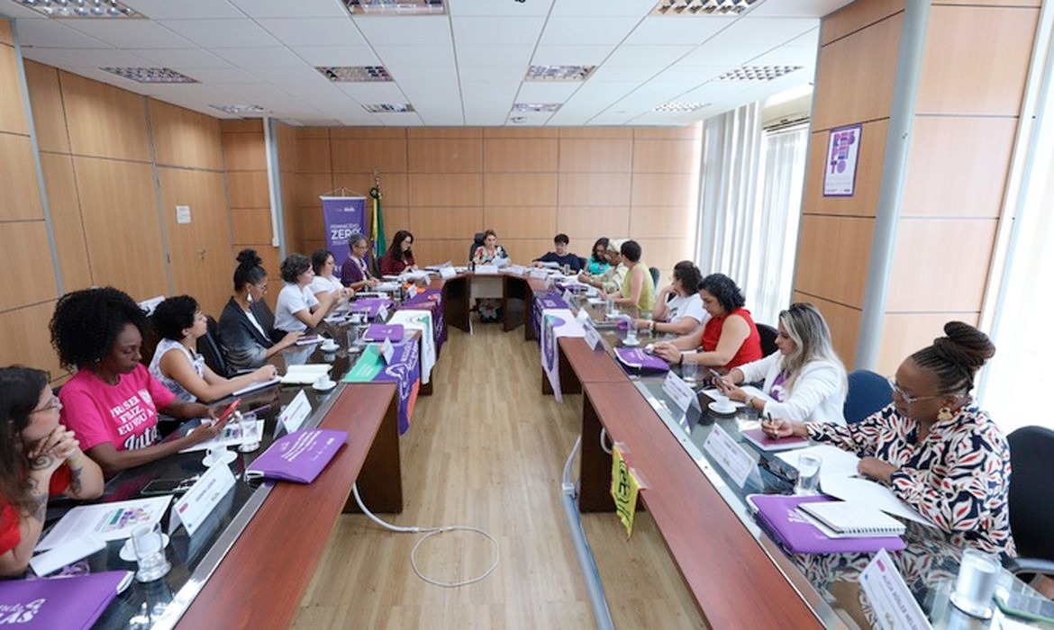 Governo federal defende debate público sobre jornada máxima de trabalho