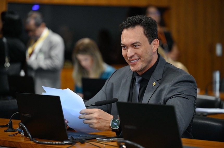 PL da psicopedagogia aprovado na forma de um substitutivo de Styvenson Valentim
