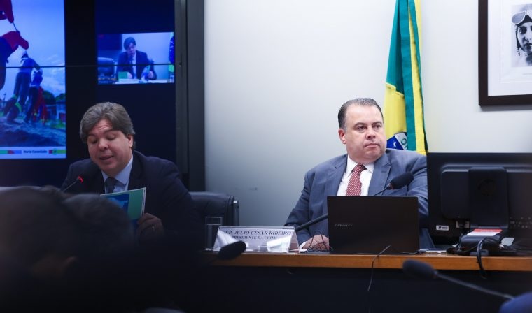 Alerta no celular, omissão na educação