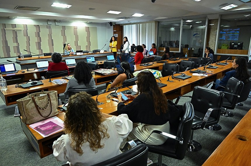 Debate aponta urgência no combate ao racismo e à misoginia, que vêm crescendo