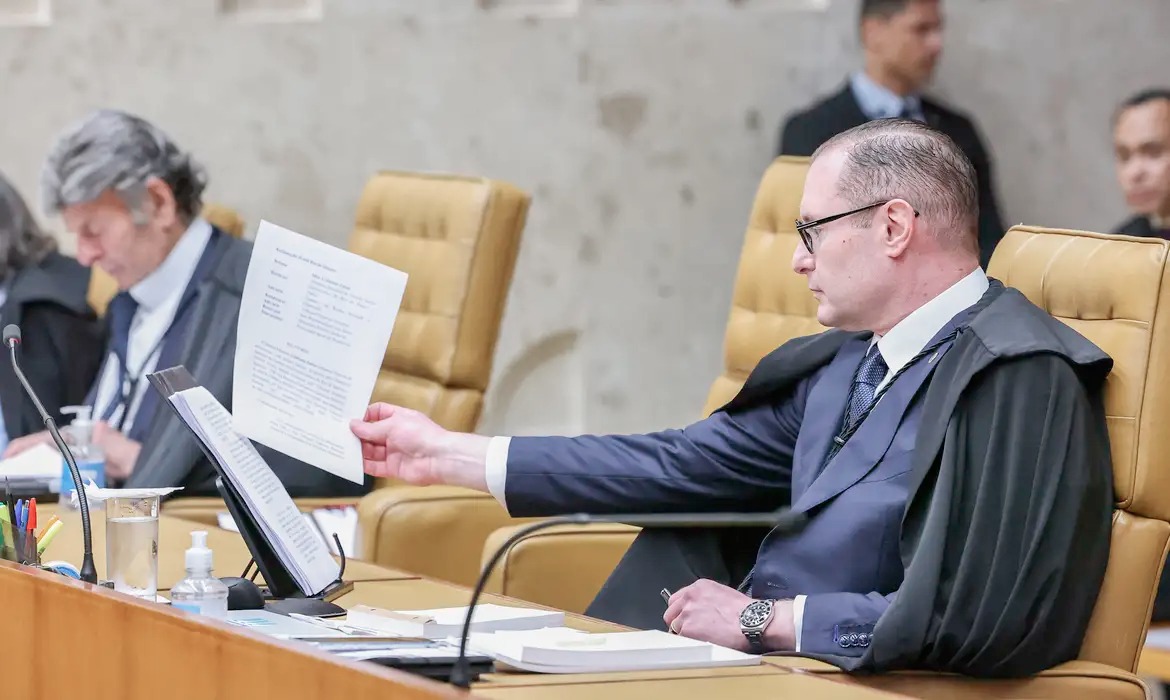 Zanin vota a favor de eleições diretas para governador do Rio de Janeiro