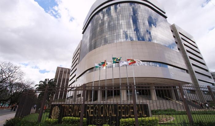 TRF4 autoriza bloqueio hormonal para adolescente trans e afasta restrição de resolução do CFM
