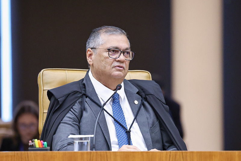 Flávio Dino determina intimação de presidentes de 21 partidos para explicarem gestão de emendas