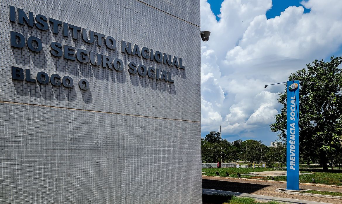 Mantida competência do INSS para fixar teto de juros do crédito consignado 