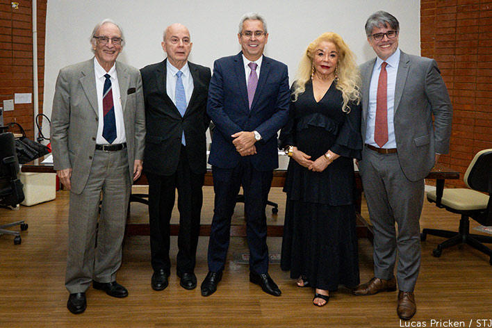 Ministro Gurgel de Faria é aprovado com nota máxima para professor titular da UnB